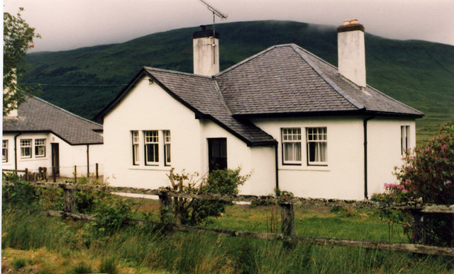 File:Cottage at Kinloch - geograph.org.uk - 741445.jpg