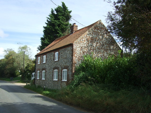 File:Cottage on Fakenham Road - geograph.org.uk - 5557848.jpg