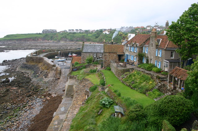 File:Crail Harbour - geograph.org.uk - 831288.jpg