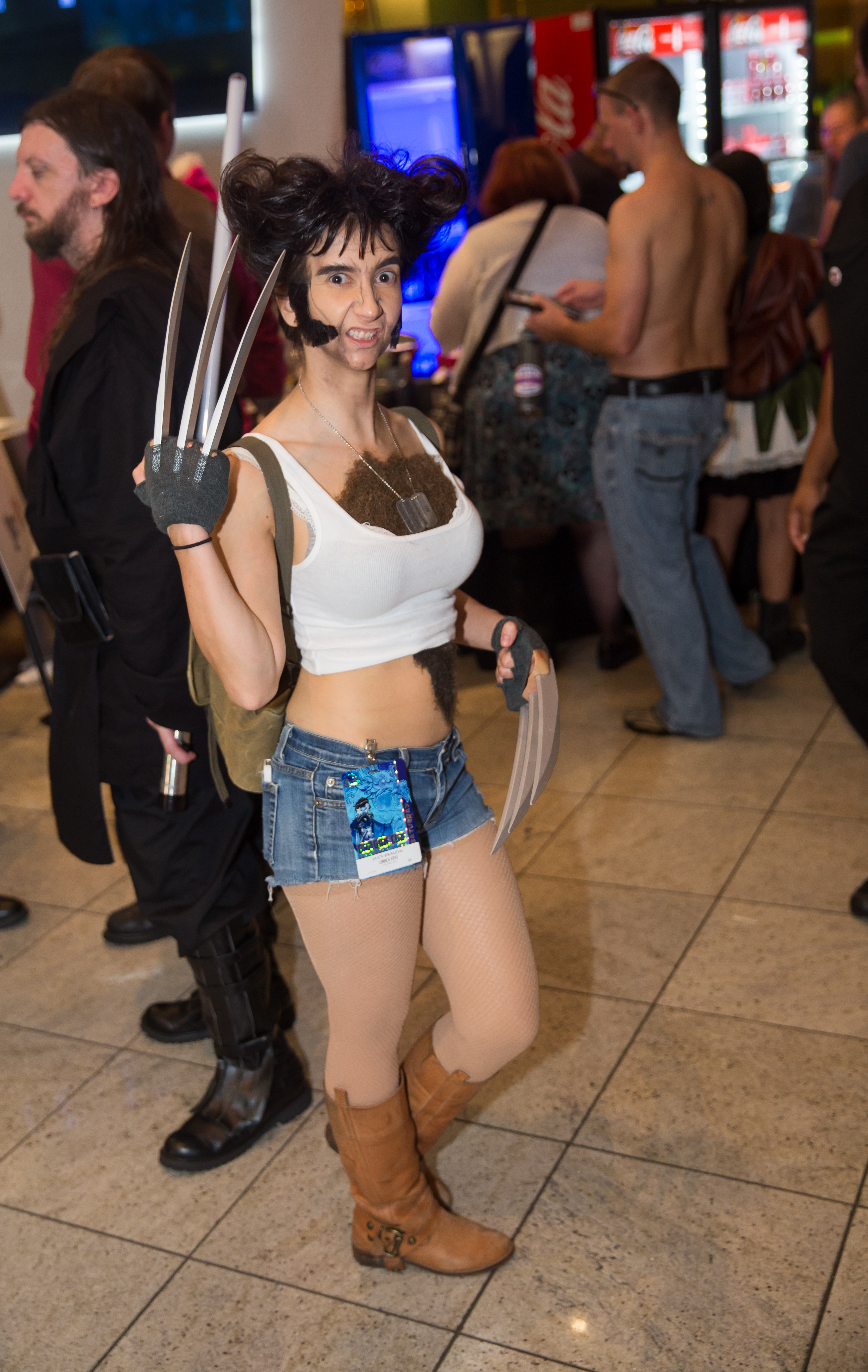 Dragon Con 2015 - Female Wolverine (21878770706).jpg. 