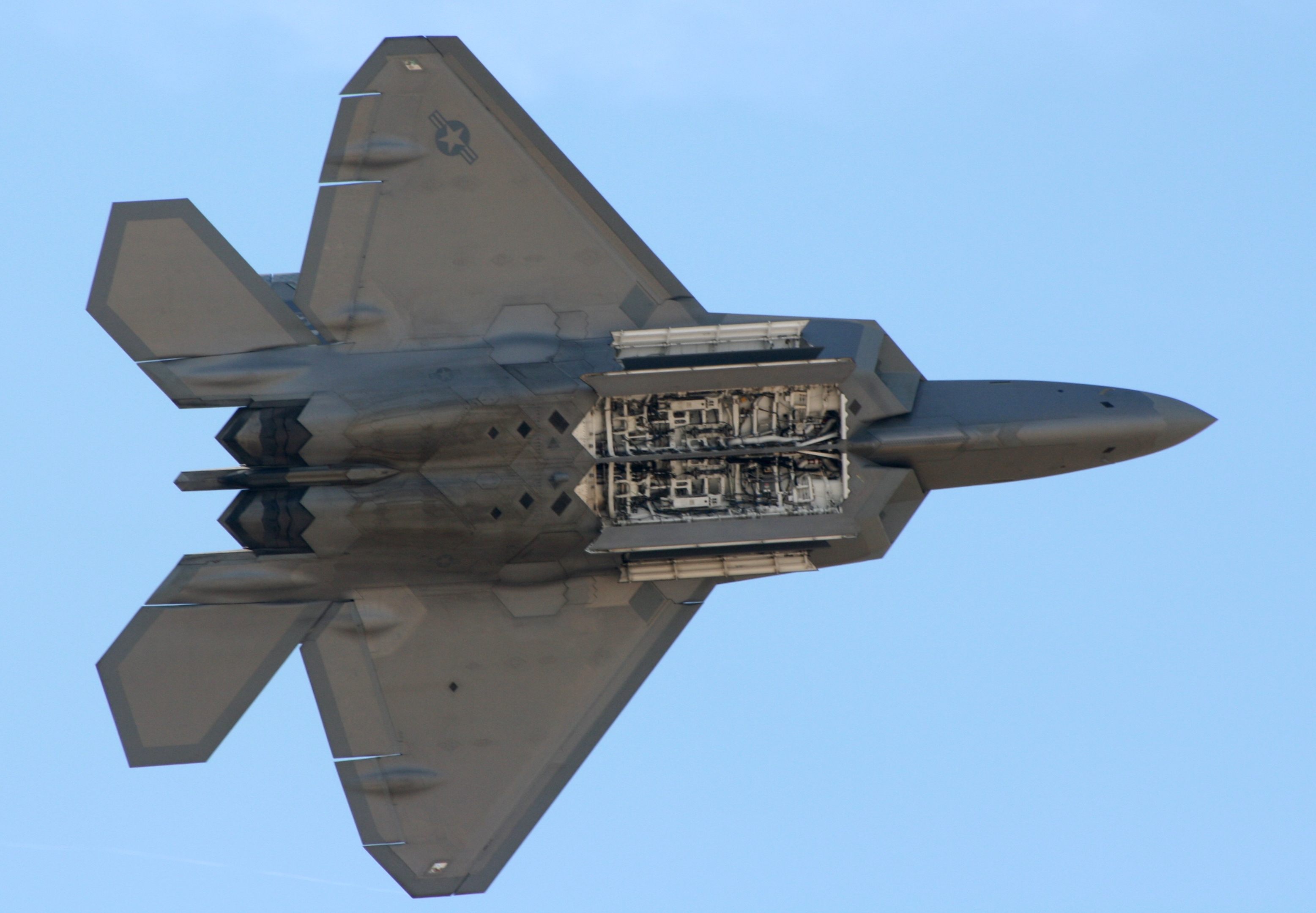 موسوعة اجيال الطائرات المقاتلة واشهر طائرات كل جيل - صفحة 6 F-22_Raptor_Internal_Weapons_Bay