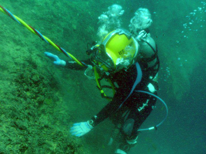 File:Female diver leaves her mark in history 110414-A-KU062-076.jpg