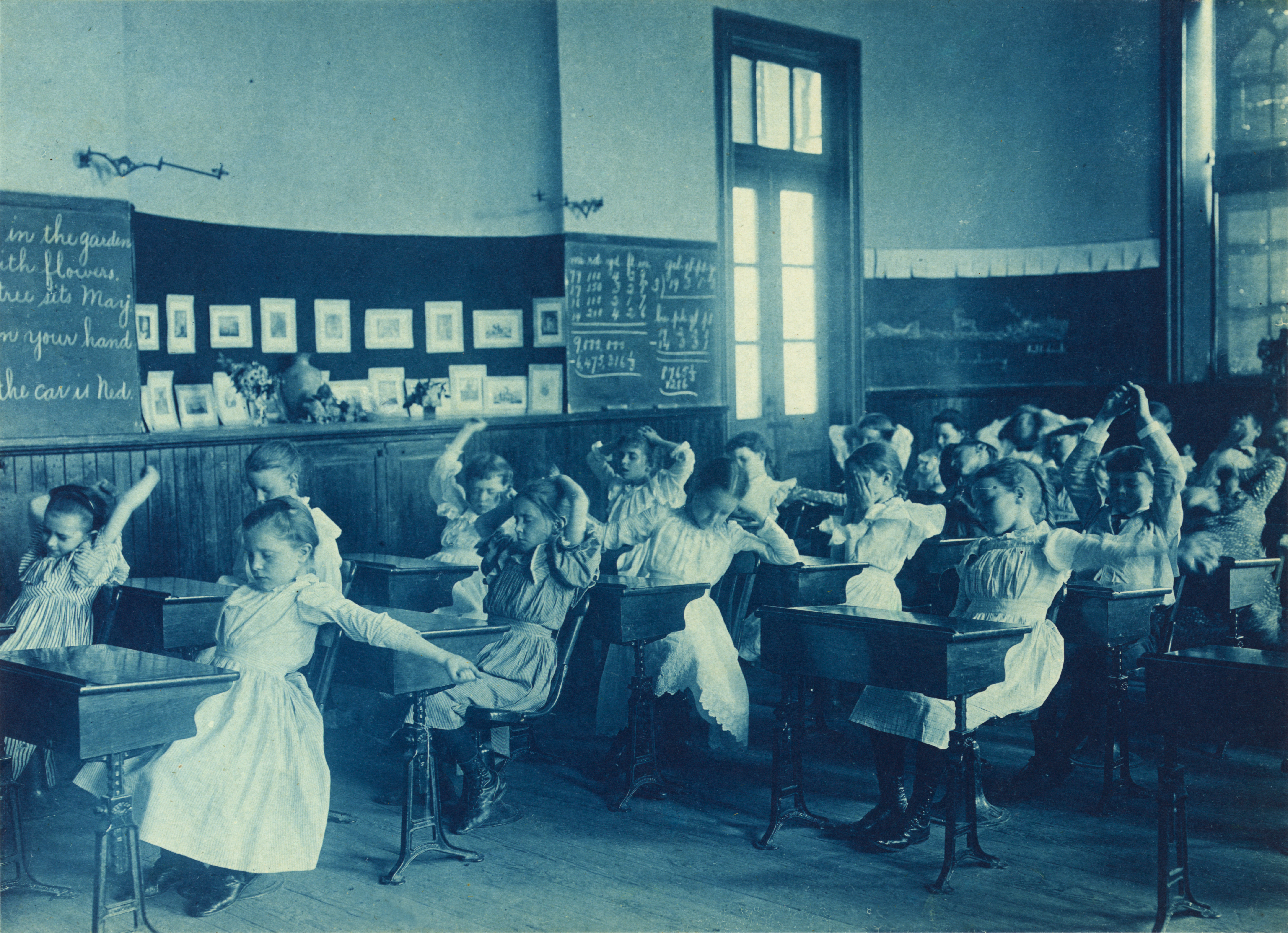 School 19 20. Школа 1800 года. Картинка школы в 1800 году. Женское образование в России. Школы в 1899.