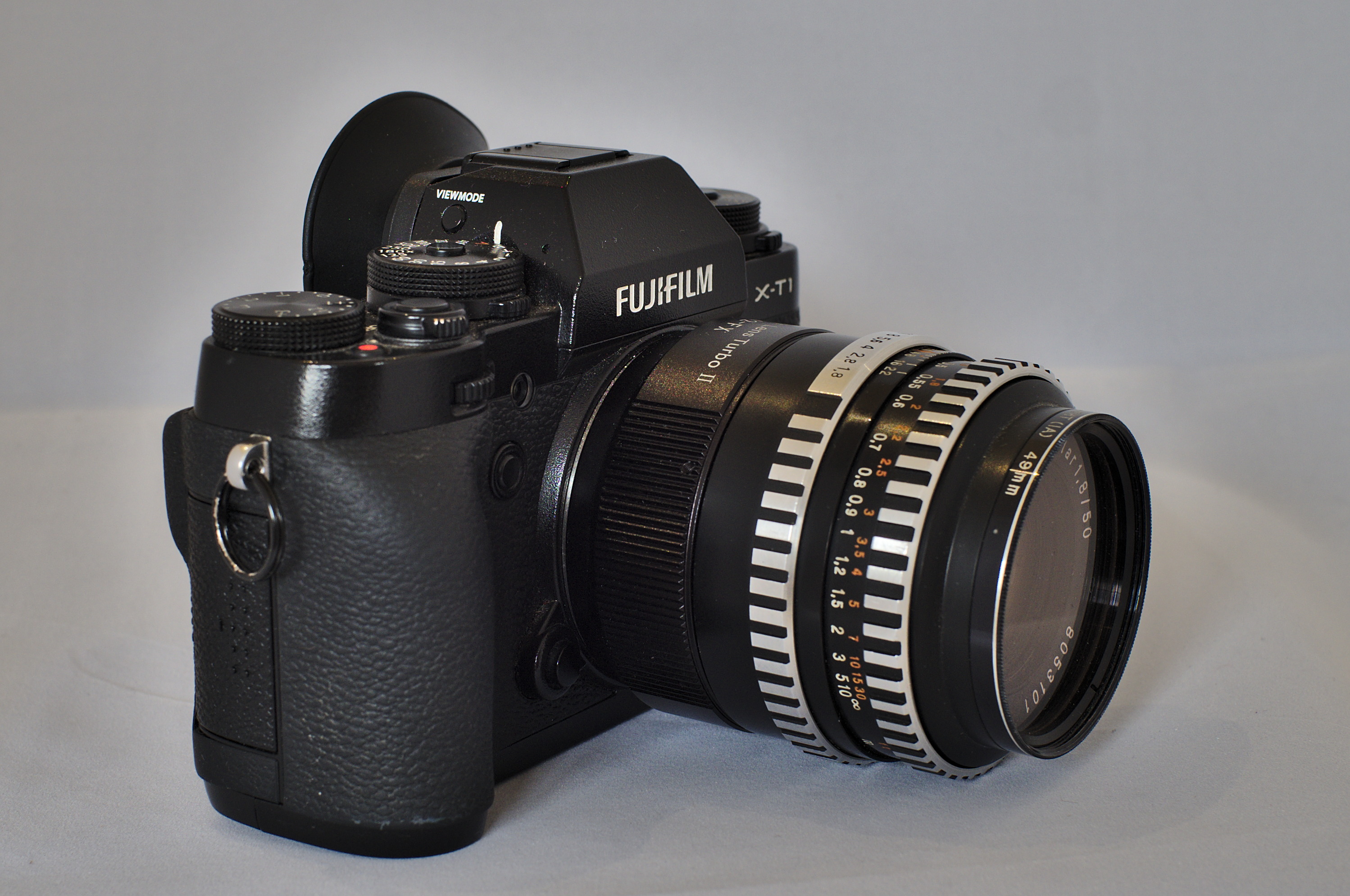 File:Fujifilm X-T1 mit Zhongyi Lens Turbo II und Carl Zeiss Jena