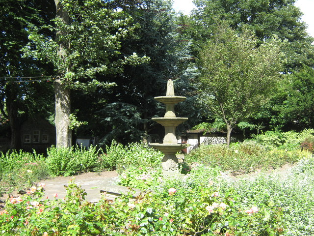 File:Garden fountain Ripon - geograph.org.uk - 1412234.jpg