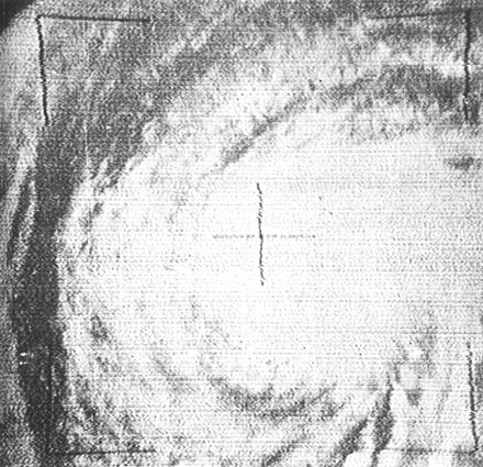 File:Hurricane Esther by TIROS 3 (July 1961).jpg