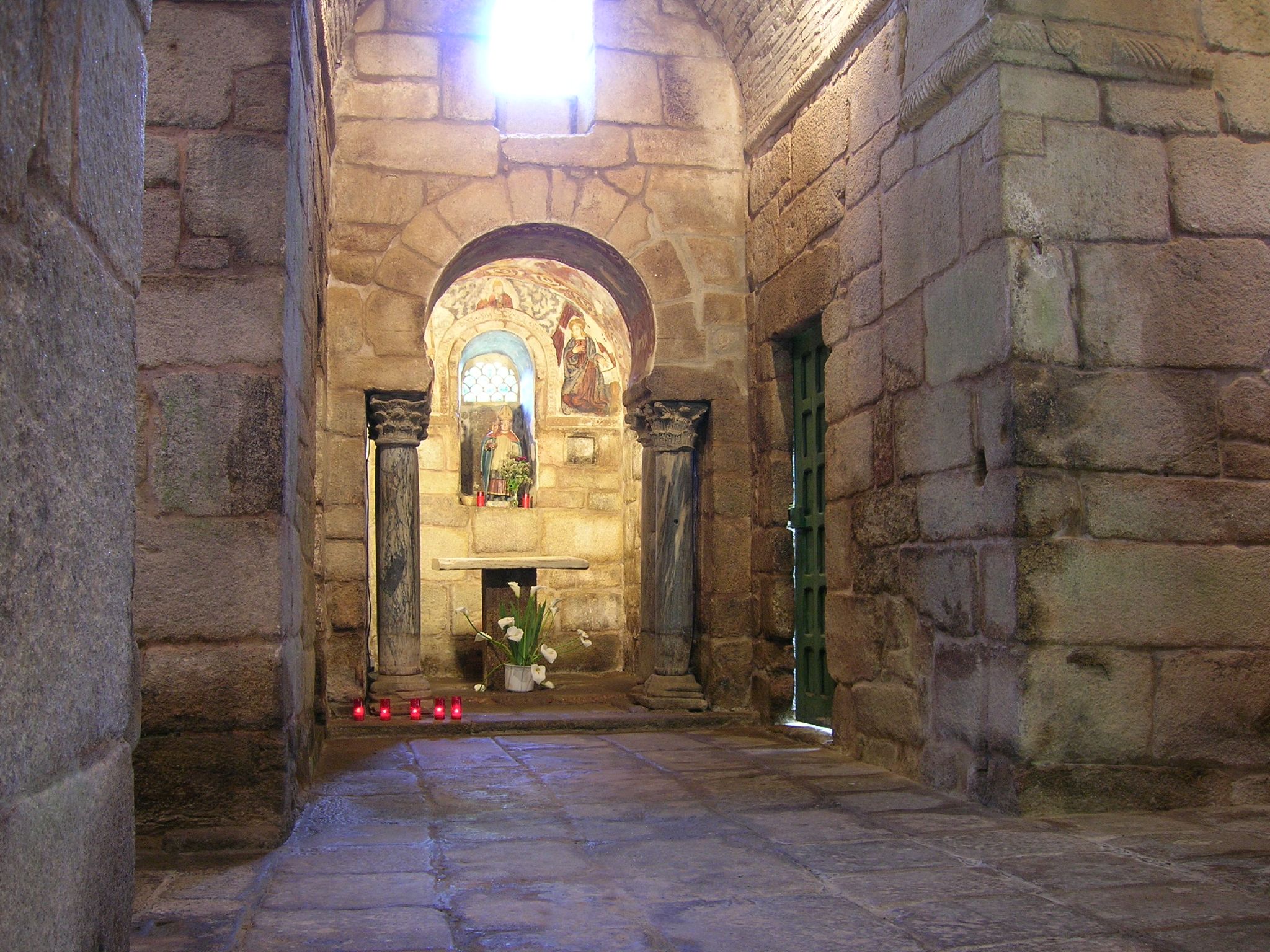 File:Iglesia de Santa Comba de  - Wikimedia Commons