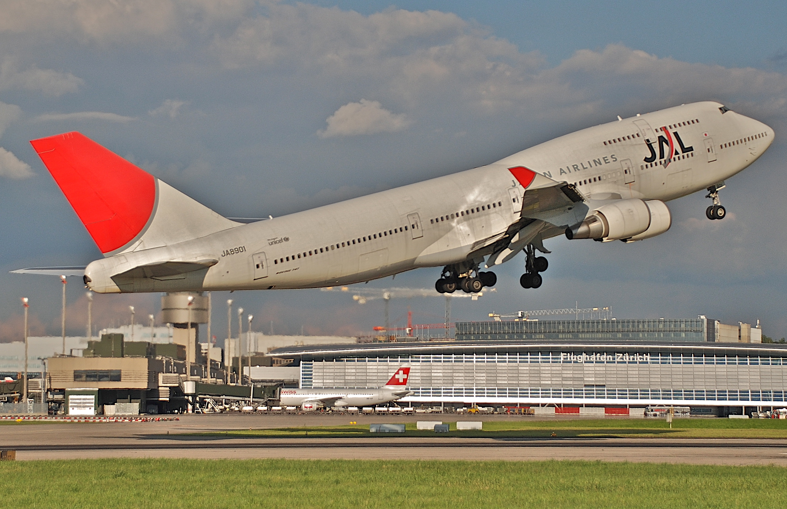 File:JAL Japan Airlines Boeing 747-400; JA8901@ZRH;30.07.2007 