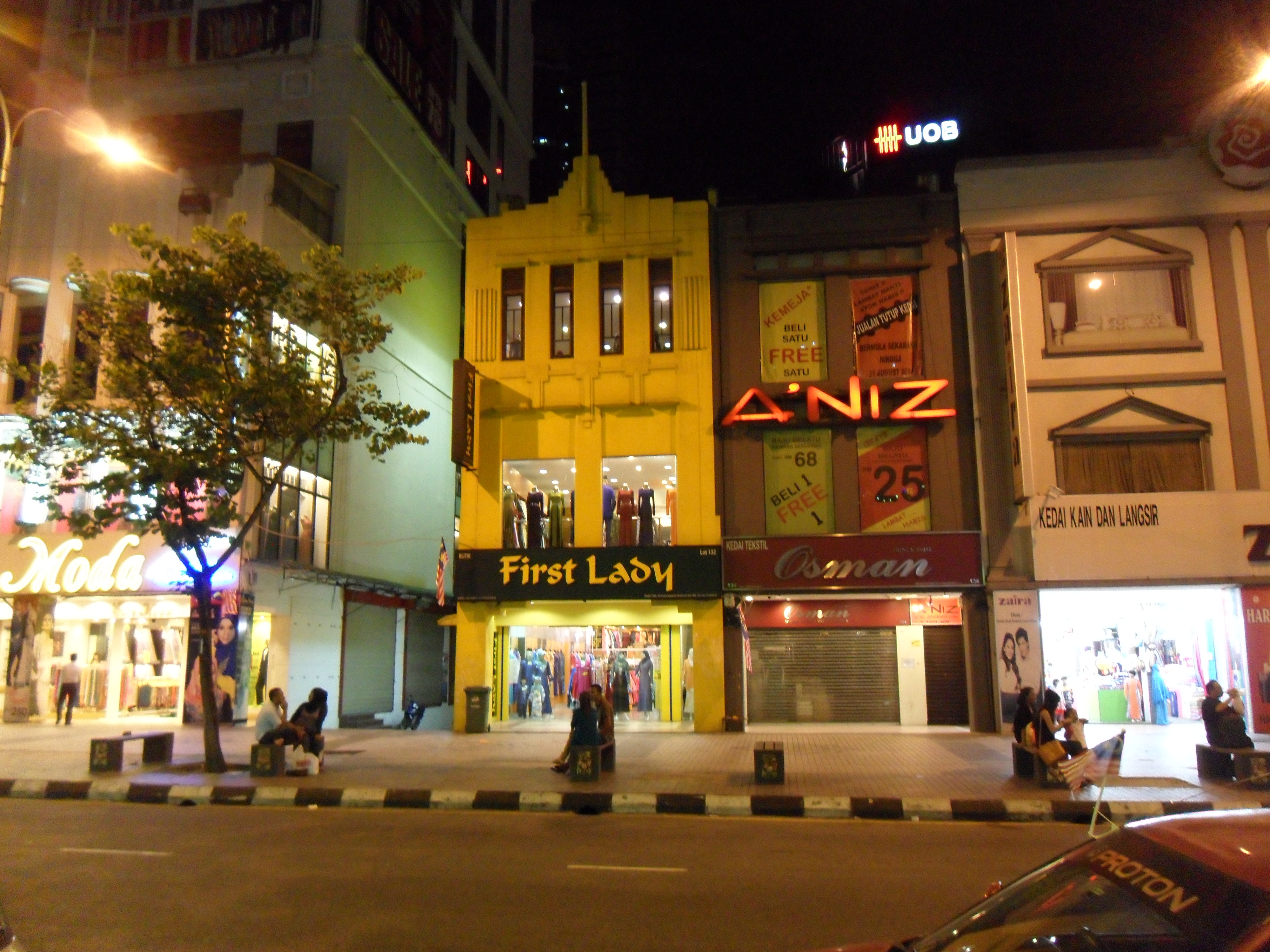 File Jalan Tuanku Abdul Rahman Art Deco Shophouses At Night 23 Aug 2014 Jpg Wikimedia Commons