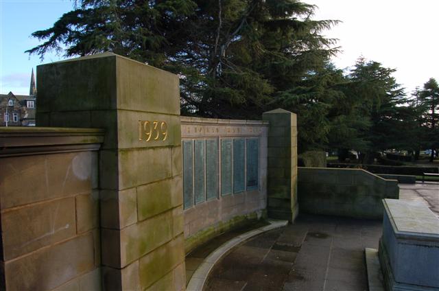 File:Kirkcaldy War Memorial - geograph.org.uk - 319496.jpg