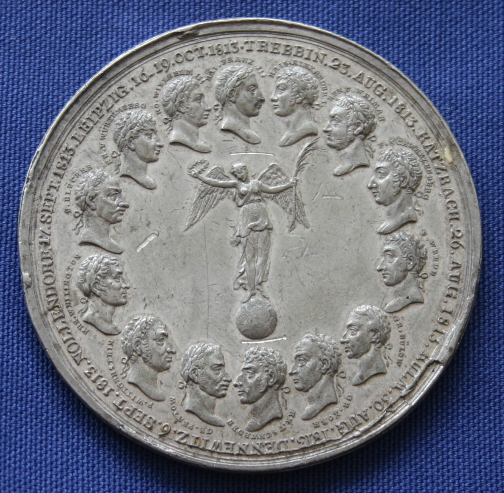 Zinnmedaille 1814 mit den Büsten der beteiligten Monarchen und Feldherren