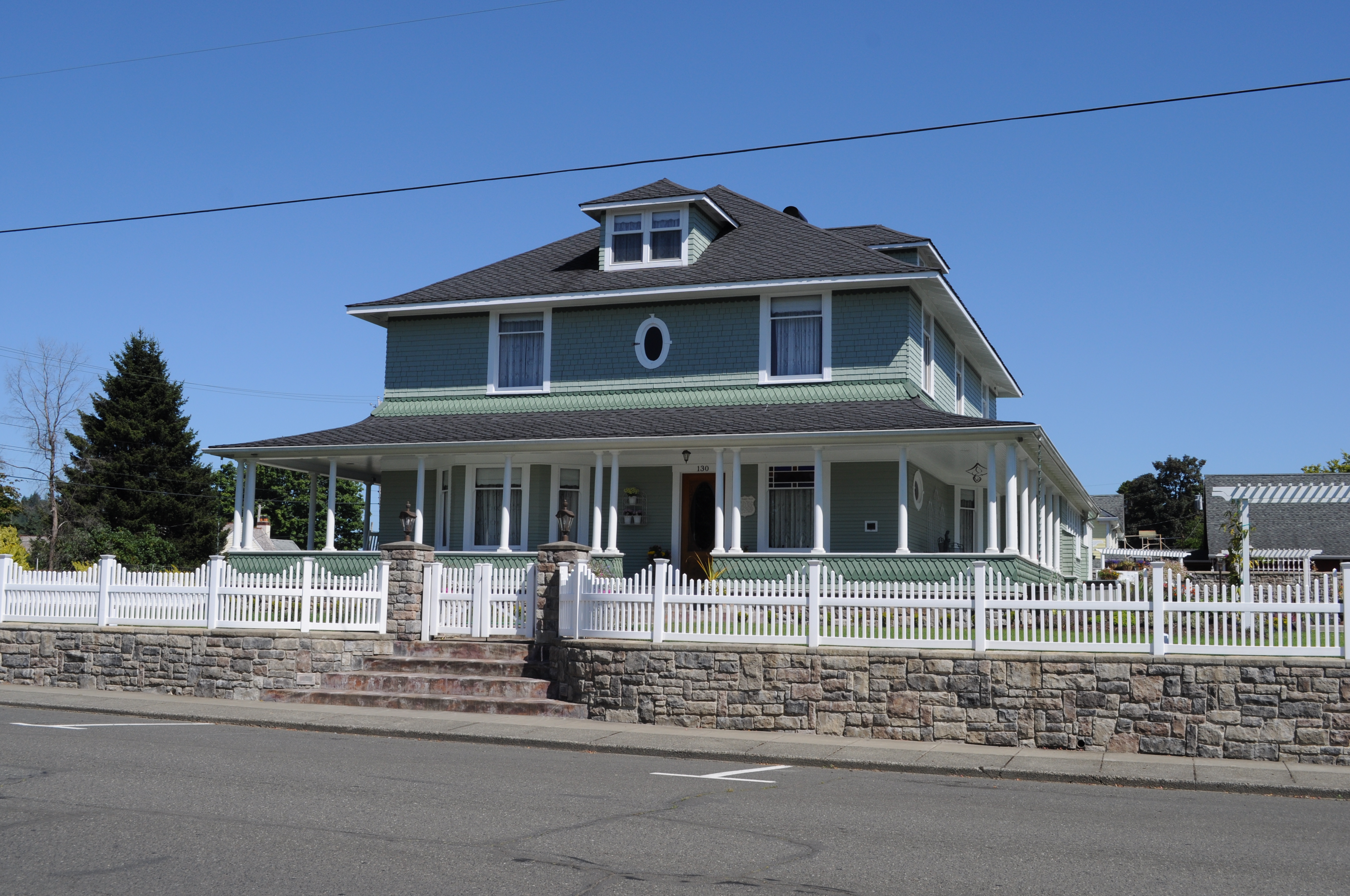 Montesano,_WA_ _Hubble_House_01