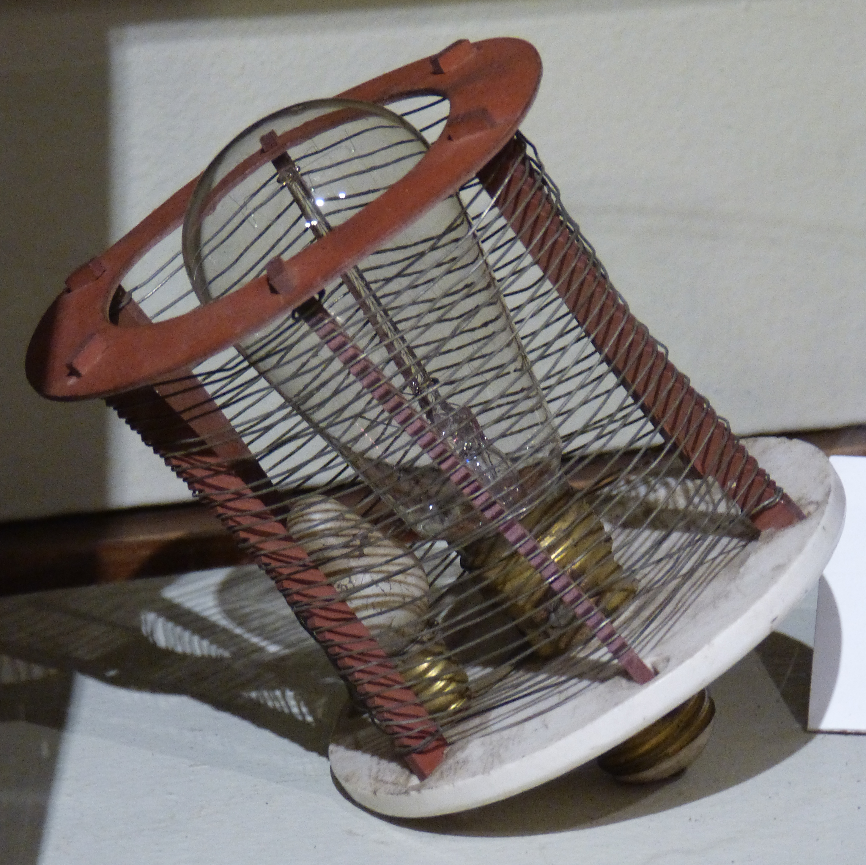 File:Old-electric-bug-zapper.jpg - Wikimedia Commons