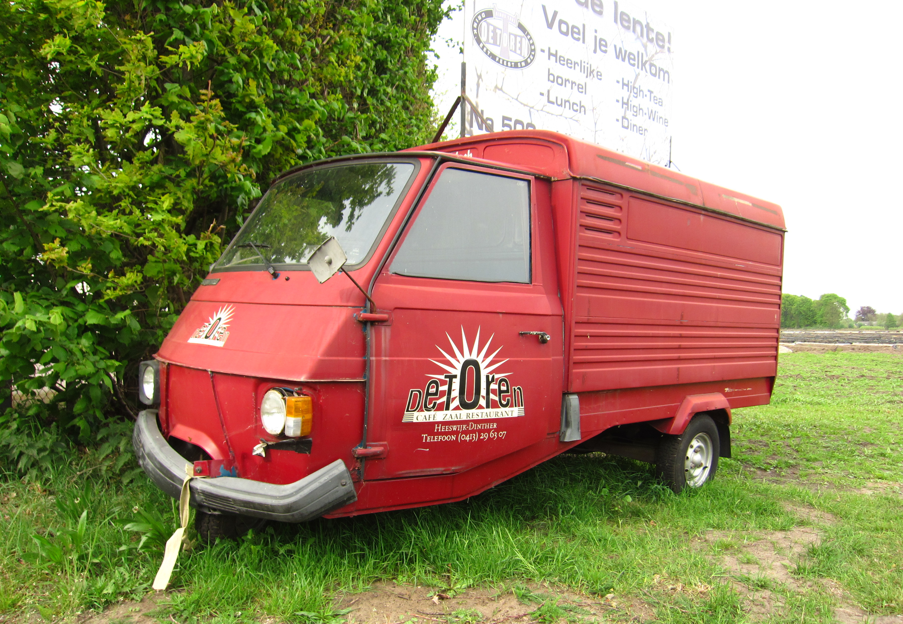 File:Piaggio Ape VespaCar.jpg - Wikimedia Commons