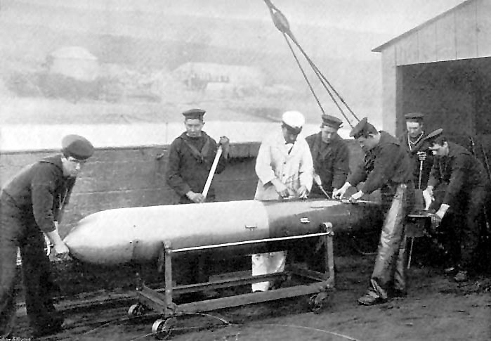 Торпеда времени. Первые торпеды. Торпеда времен первой мировой. Самая первая торпеда. Торпеды первой мировой войны.