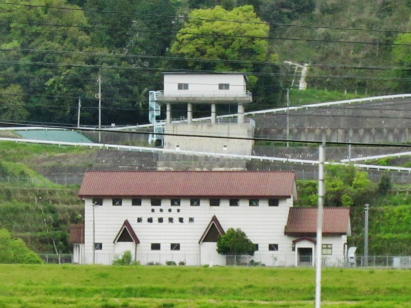 File:Shinhatago hydroelectric power station.jpg