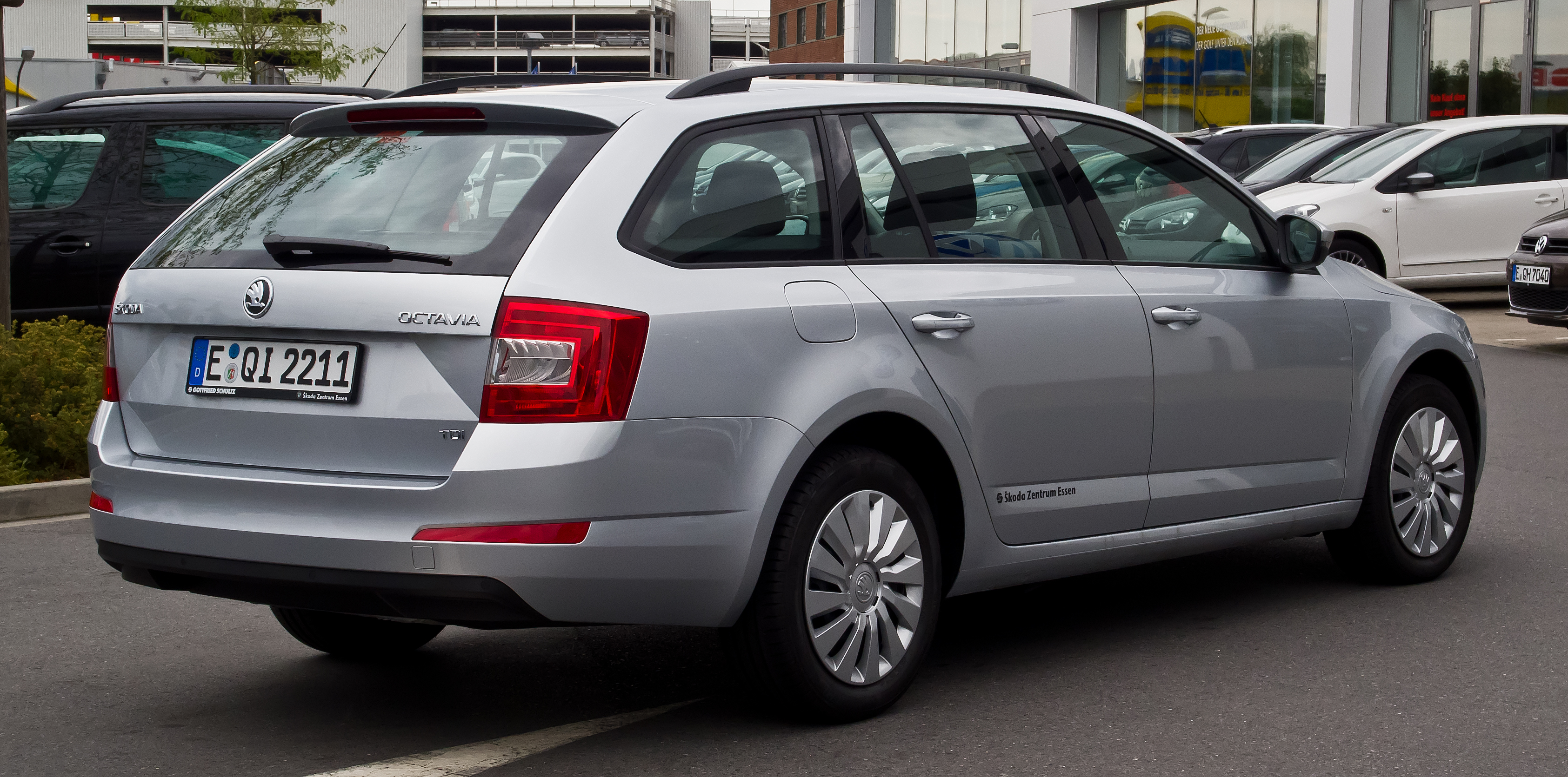 File:Skoda Octavia Combi 1.6 TDI Ambition (III) – Heckansicht, 11