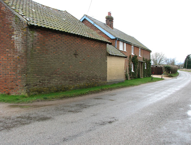 File:To Dickleburgh on Harleston Road - geograph.org.uk - 1779579.jpg