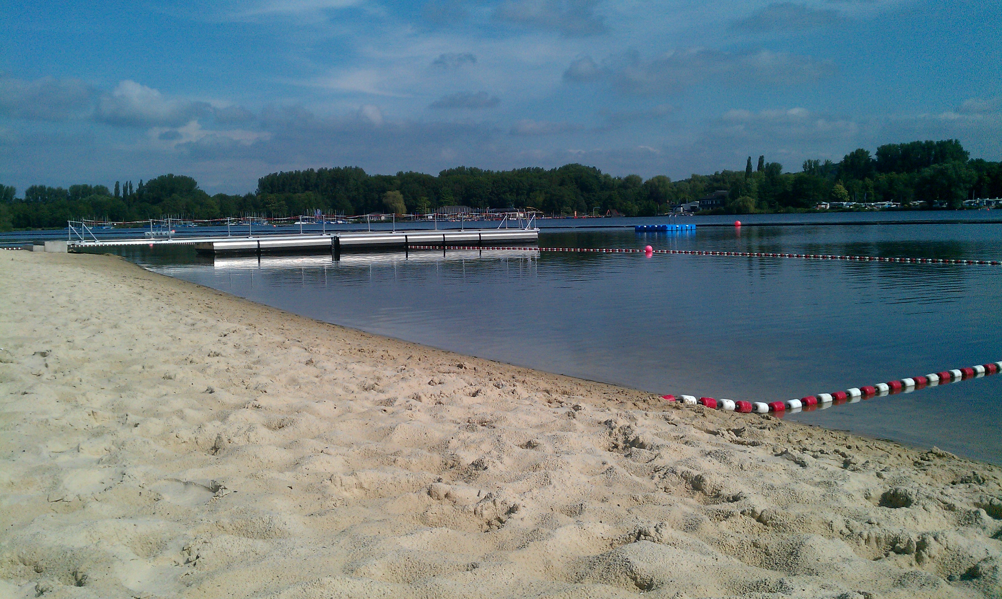 Unterbacher See FKK-Strand - panoramio.jpg.