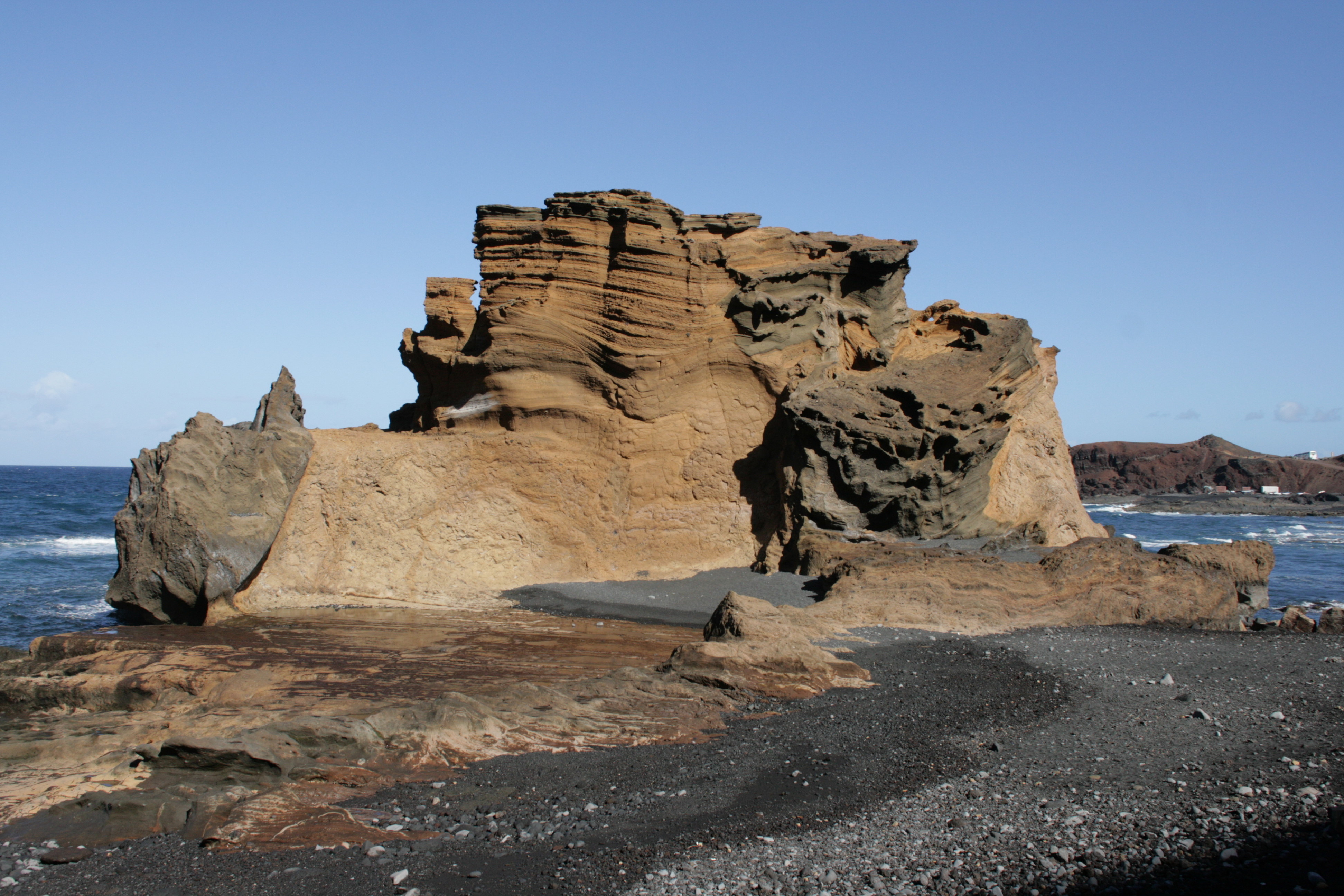 Mar rock. Лансароте камень необработанный.