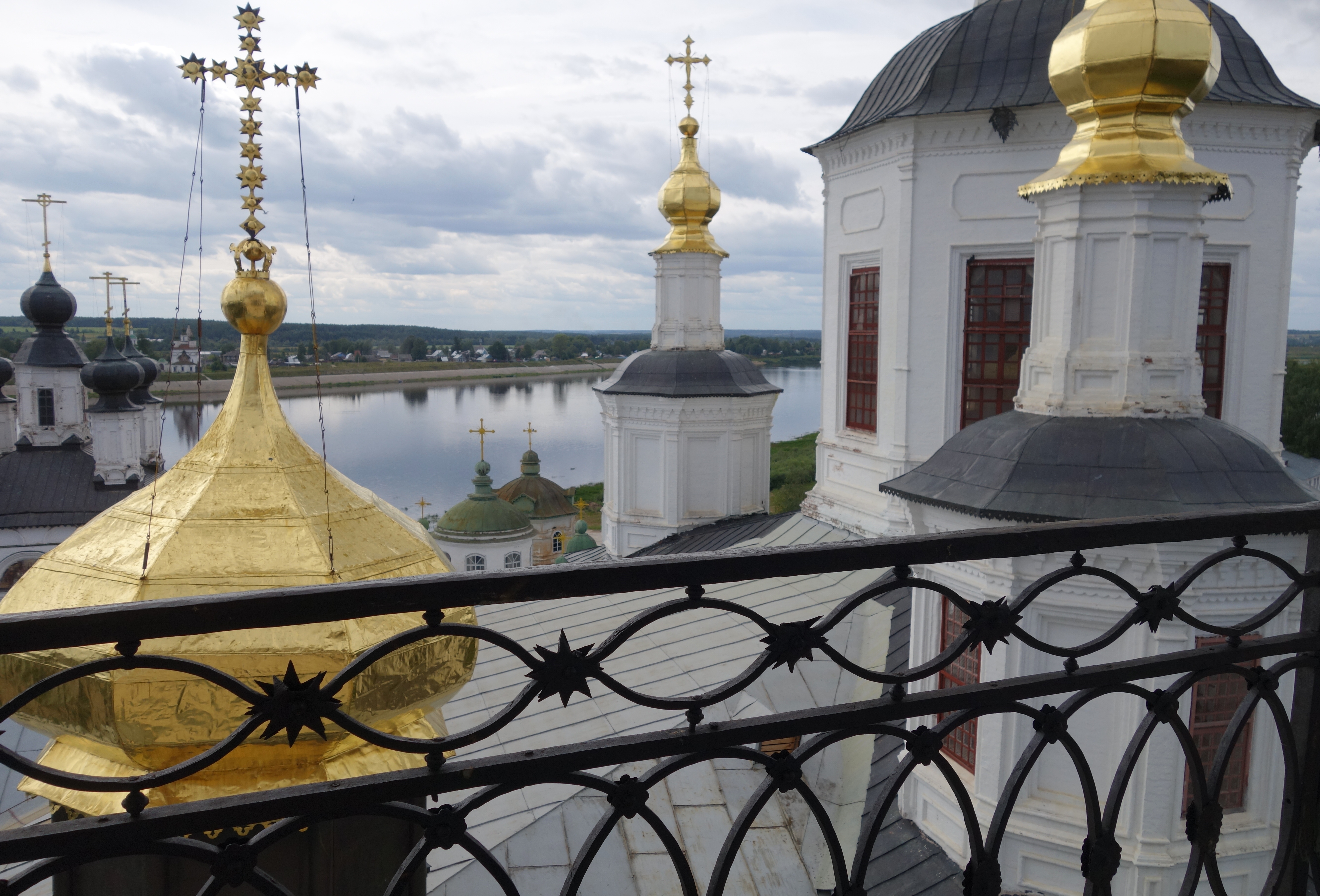 Успенский храм на набережной Архангельск