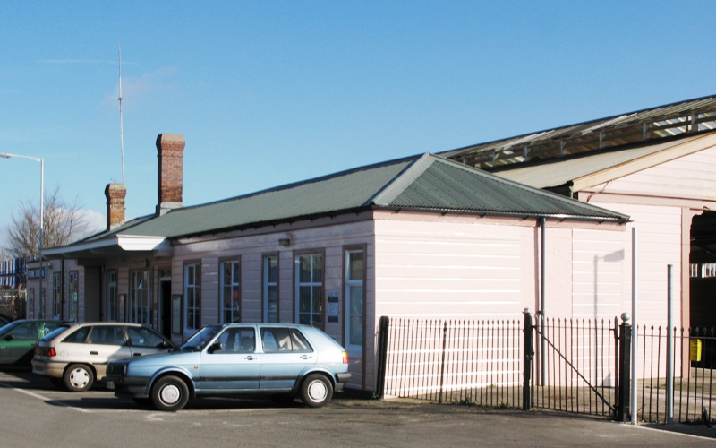 File:2009 at Frome station - offices.jpg