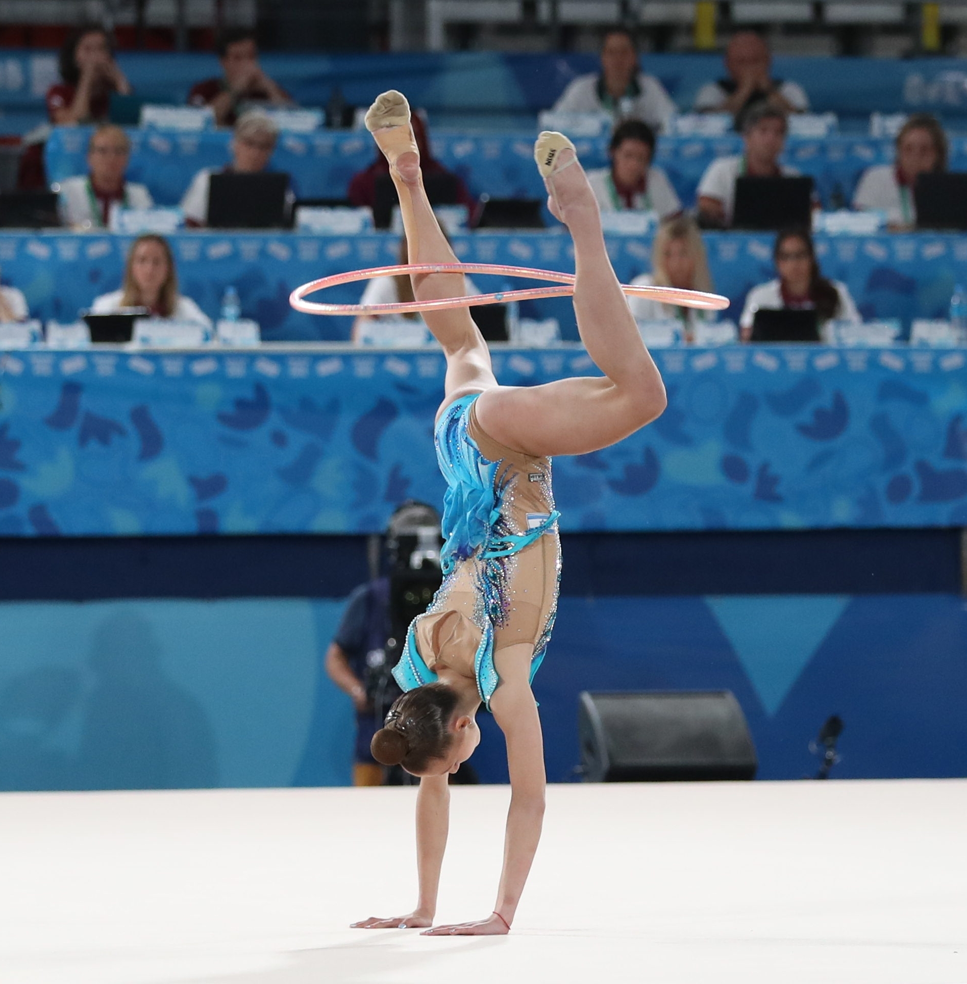 File:2018-10-16 Gymnastics at 2018 Summer Youth Olympics – Rhythmic  Gymnastics - Hoop final (Martin Rulsch) 011.jpg - Wikimedia Commons