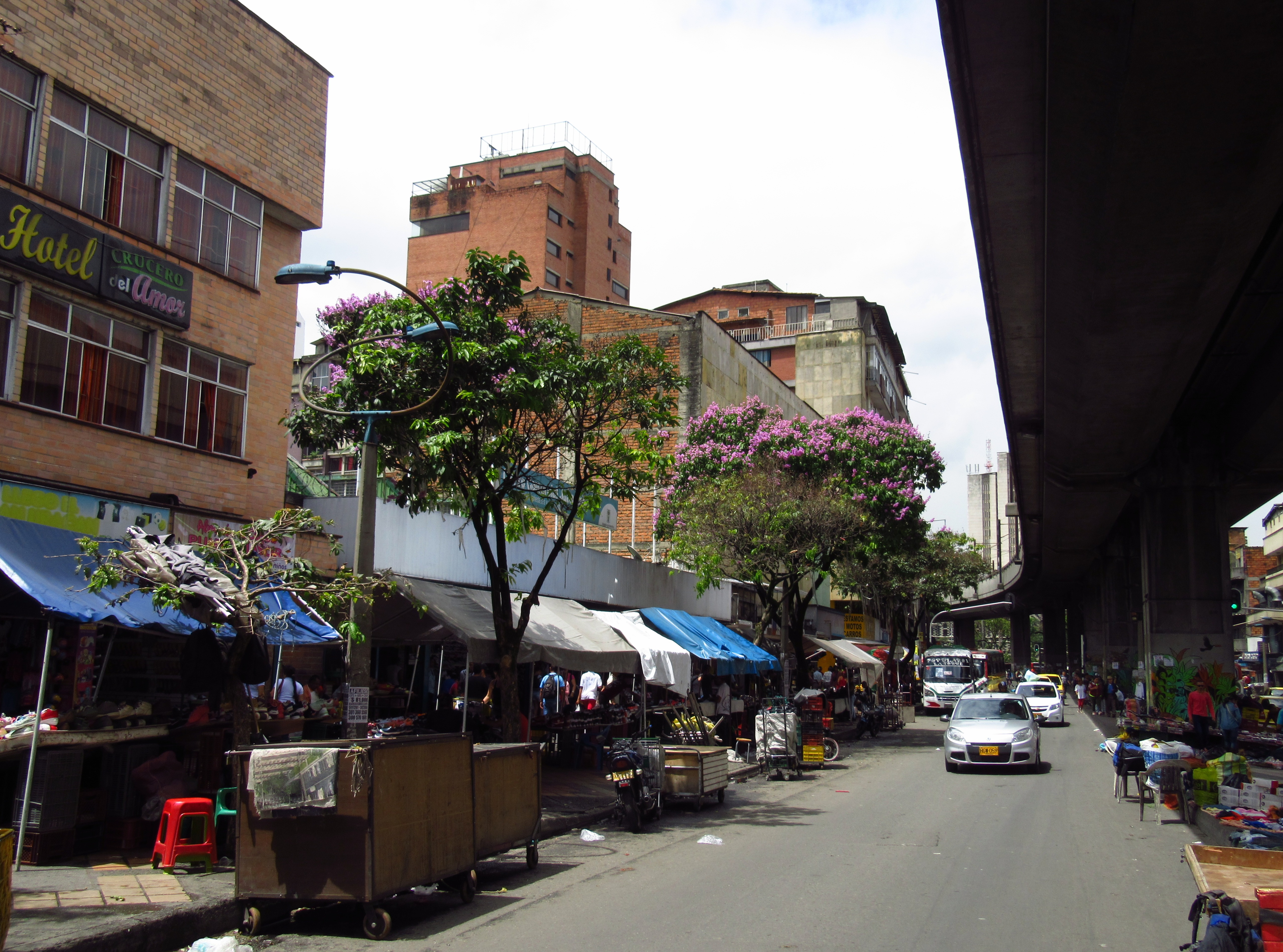 Меделлин Каррера. Calles de Medellin кепка.