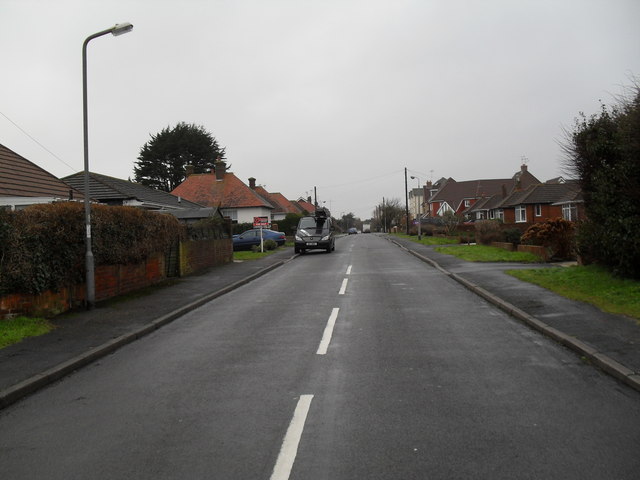 File:A dull January lunchtime in Shaftesbury Road - geograph.org.uk - 1671021.jpg