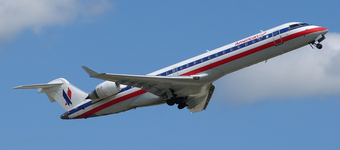 American Eagle CRJ-700 (N520DC) (4957418625).jpg