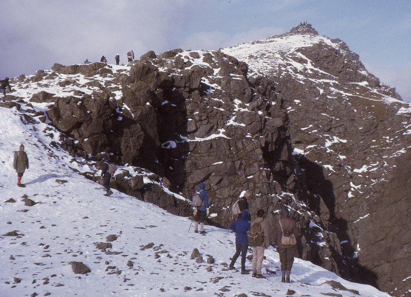 File:Approaching the summit of Dow Crag - geograph.org.uk - 2210304.jpg