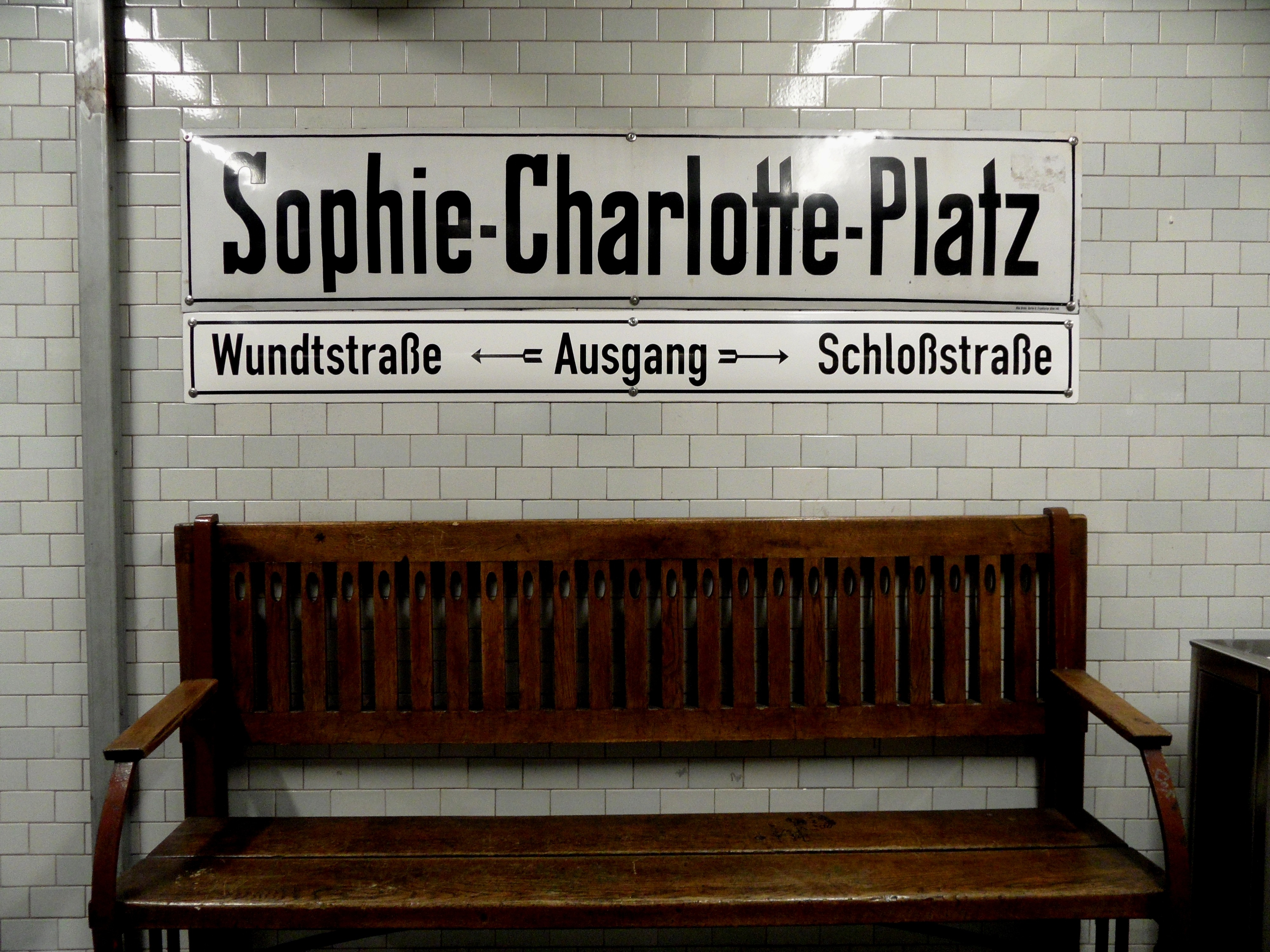 photo of U Sophie-Charlotte-Platz