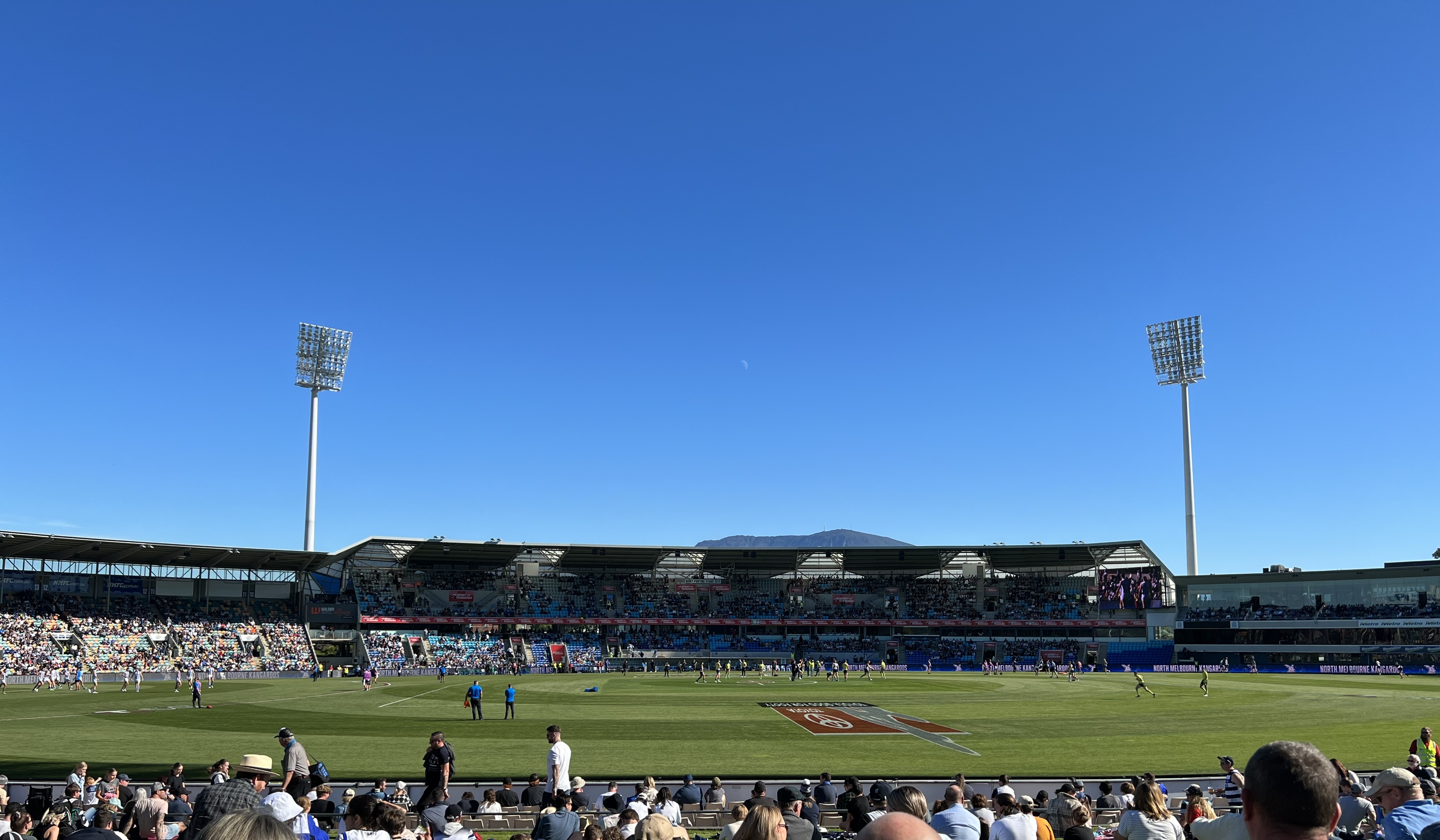 File Blundstonearena240422 cropped .jpg Wikipedia