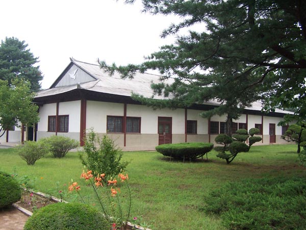 File:Building where the Korean Armistice Agreement was signed.jpg