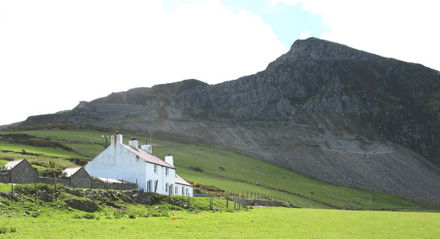 File:Cottages at West End - geograph.org.uk - 232157.jpg