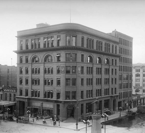 File:Deseret News and Union Pacific Building - March 1911.jpg