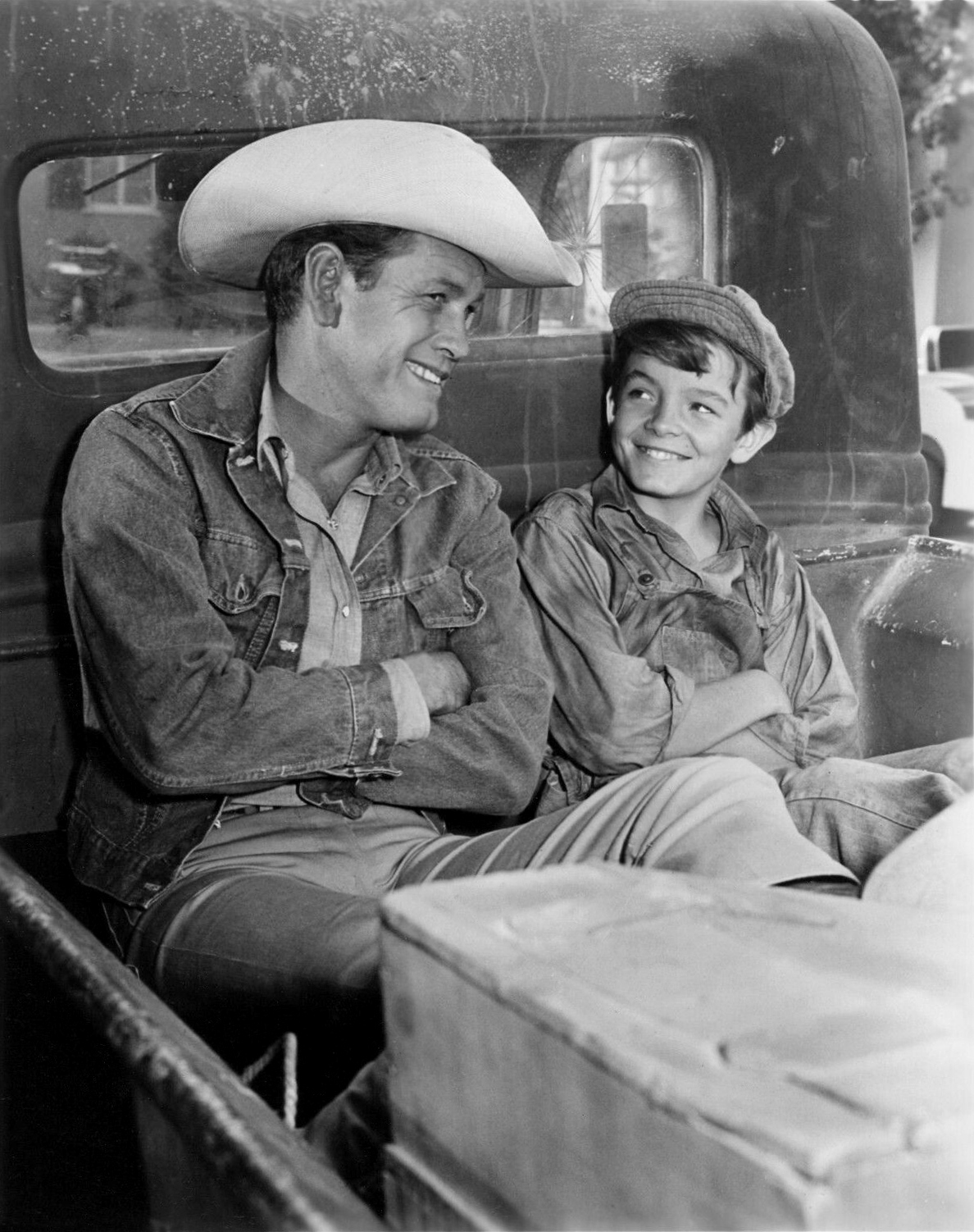 Publicity photo of Earl Holliman and Roger Mobley for The Wide Country.