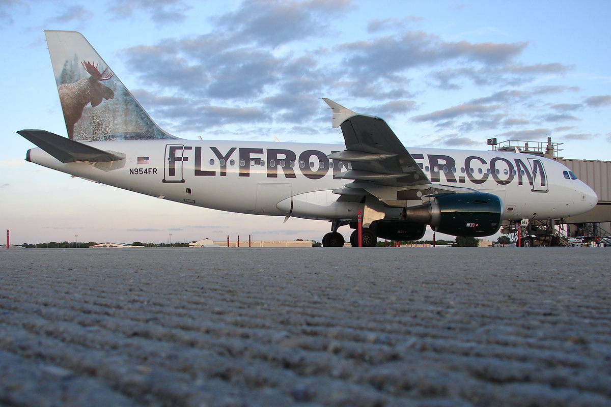 FRONTIER A319 new colors @ MSN (9109829193).jpg