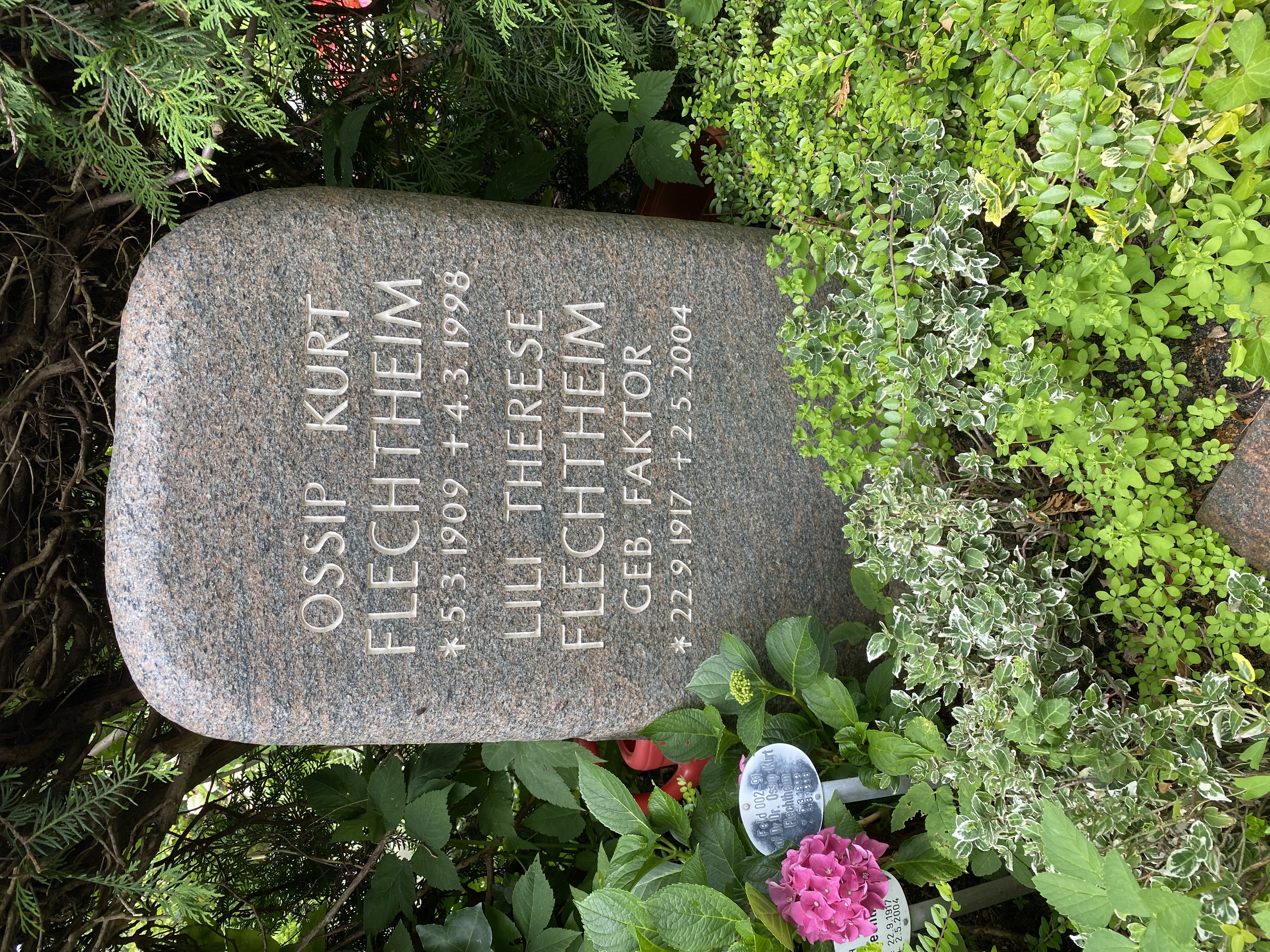 Grabstätte auf dem [[Friedhof Dahlem