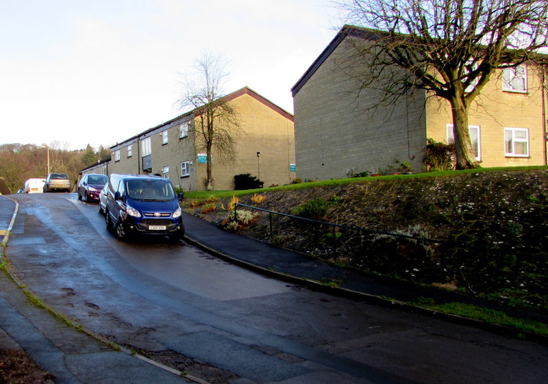 File:Hanover Gardens flats, Nailsworth - geograph.org.uk - 4780955.jpg