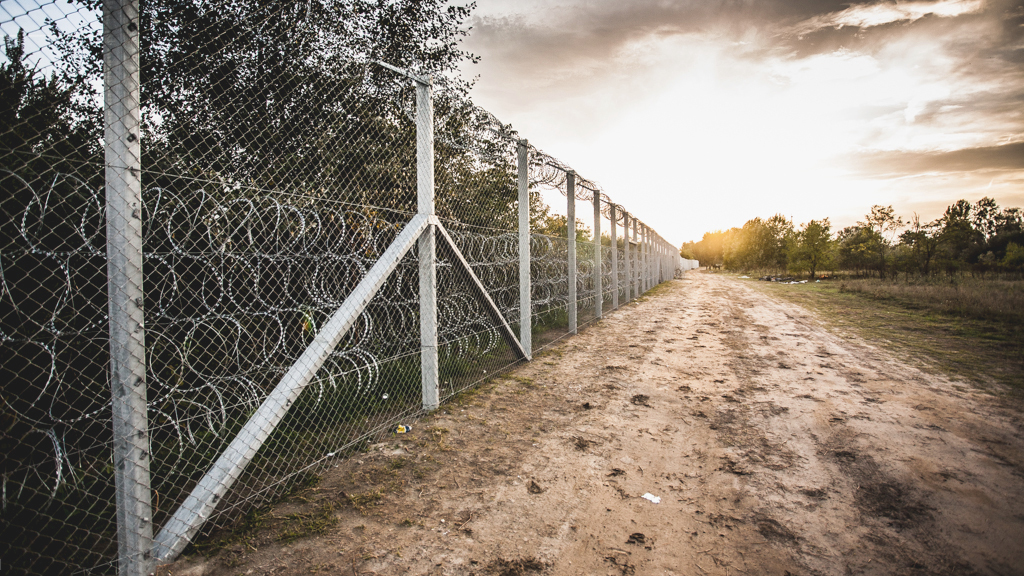 Hungary-Serbia border barrier.jpg