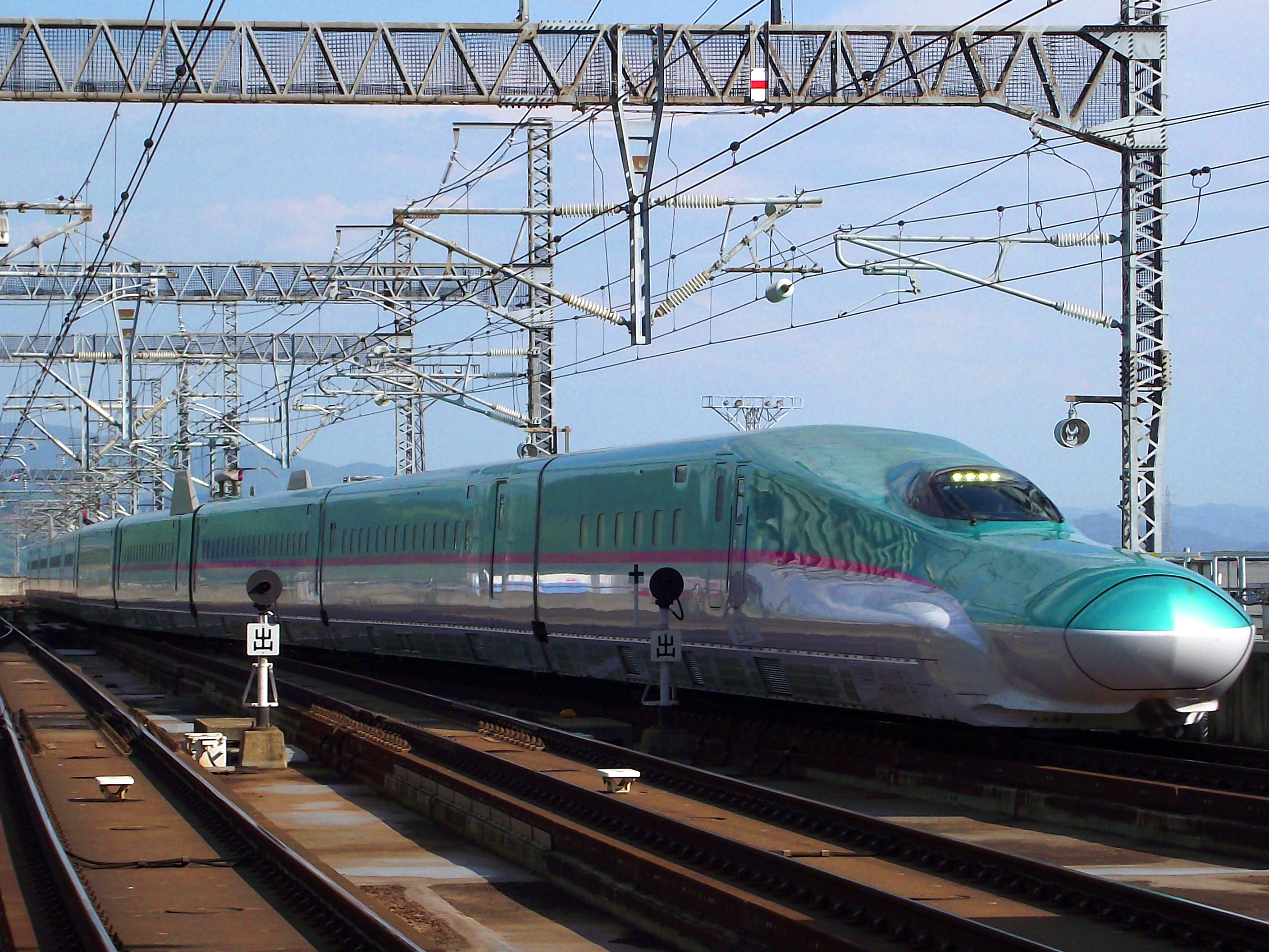 File:JR東日本E5系新幹線電車.JPG - Wikimedia Commons