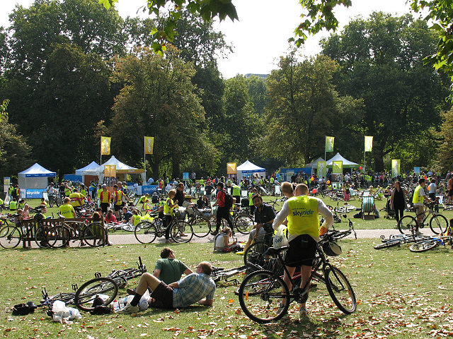 File:London Skyride 2009 in St James' Park - geograph.org.uk - 1498440.jpg