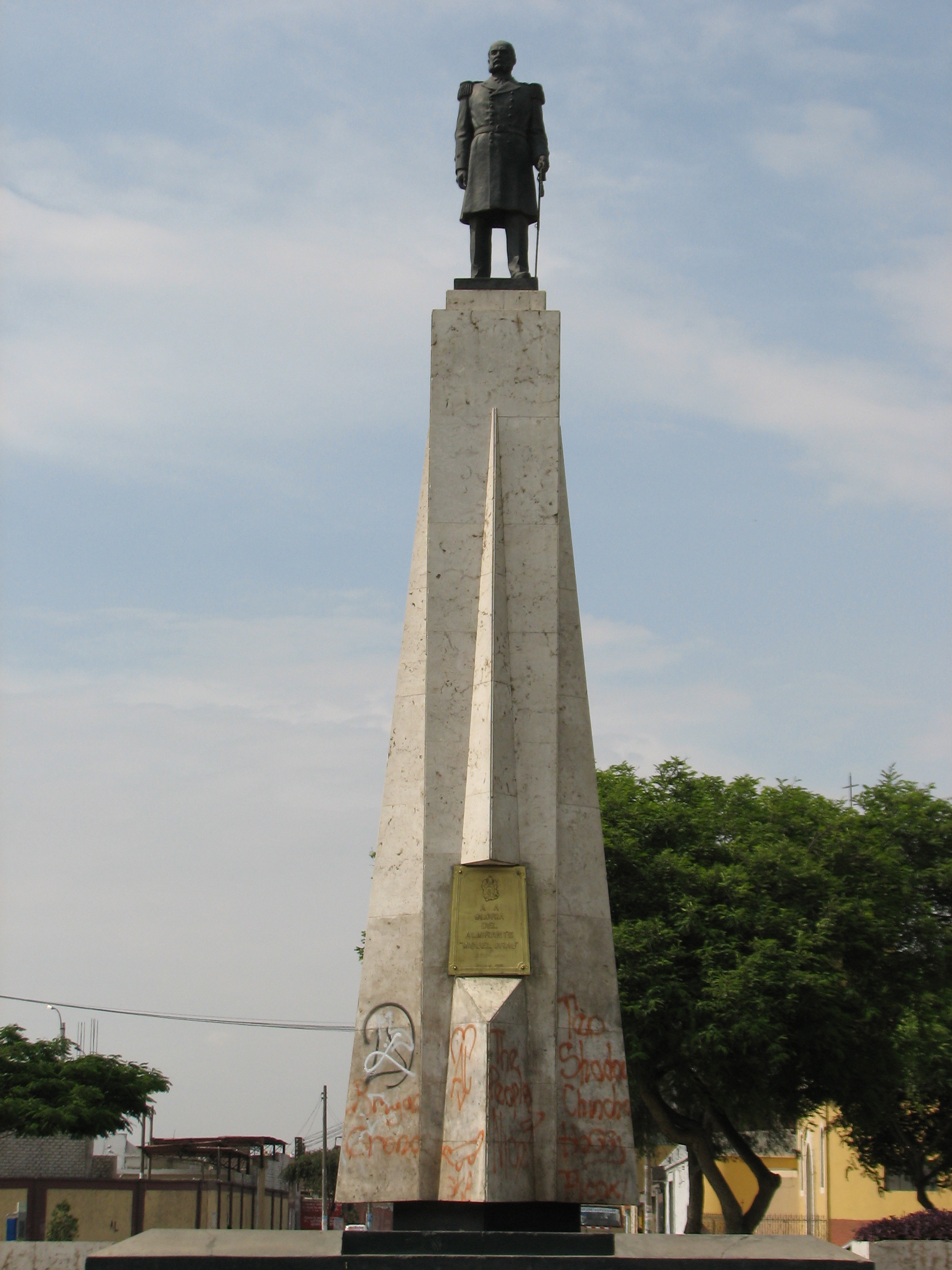 File Miguel Grau Statue Trujillo Ovalo Grau Jpg Wikimedia Commons