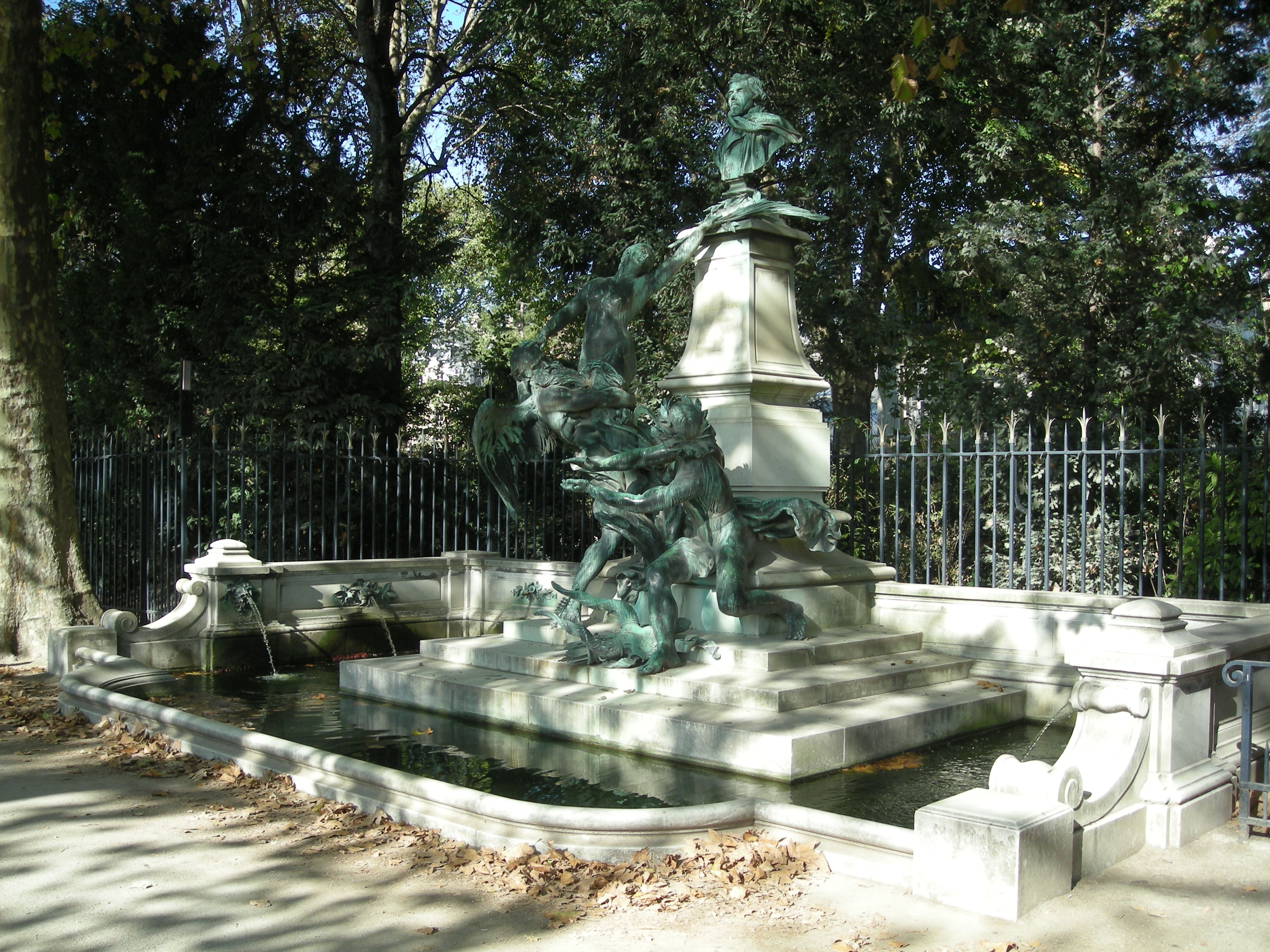 Statue de jardin en pierre Hercule