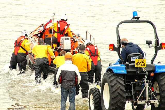 File:Newcastle lifeboat called out (3) - geograph.org.uk - 1231066.jpg