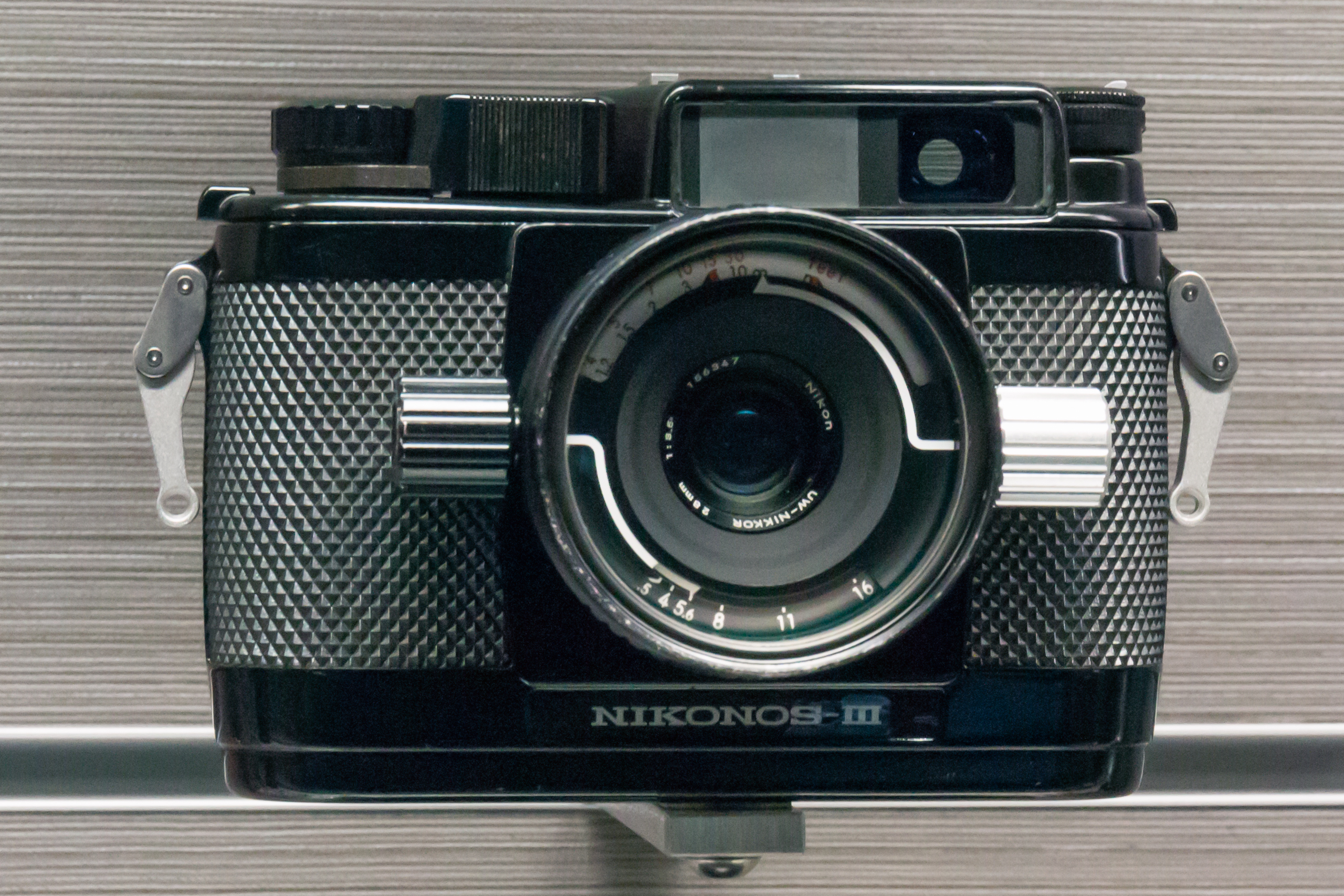 File:Nikonos III front 2015 Nikon Museum.jpg - Wikimedia Commons