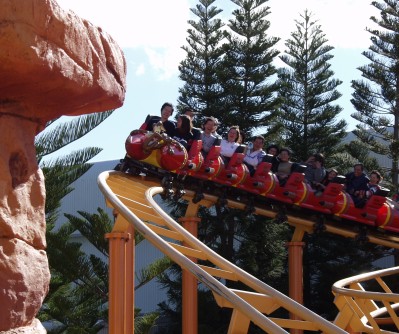 Movie world. Australia cars Stunts Theme Park WB.