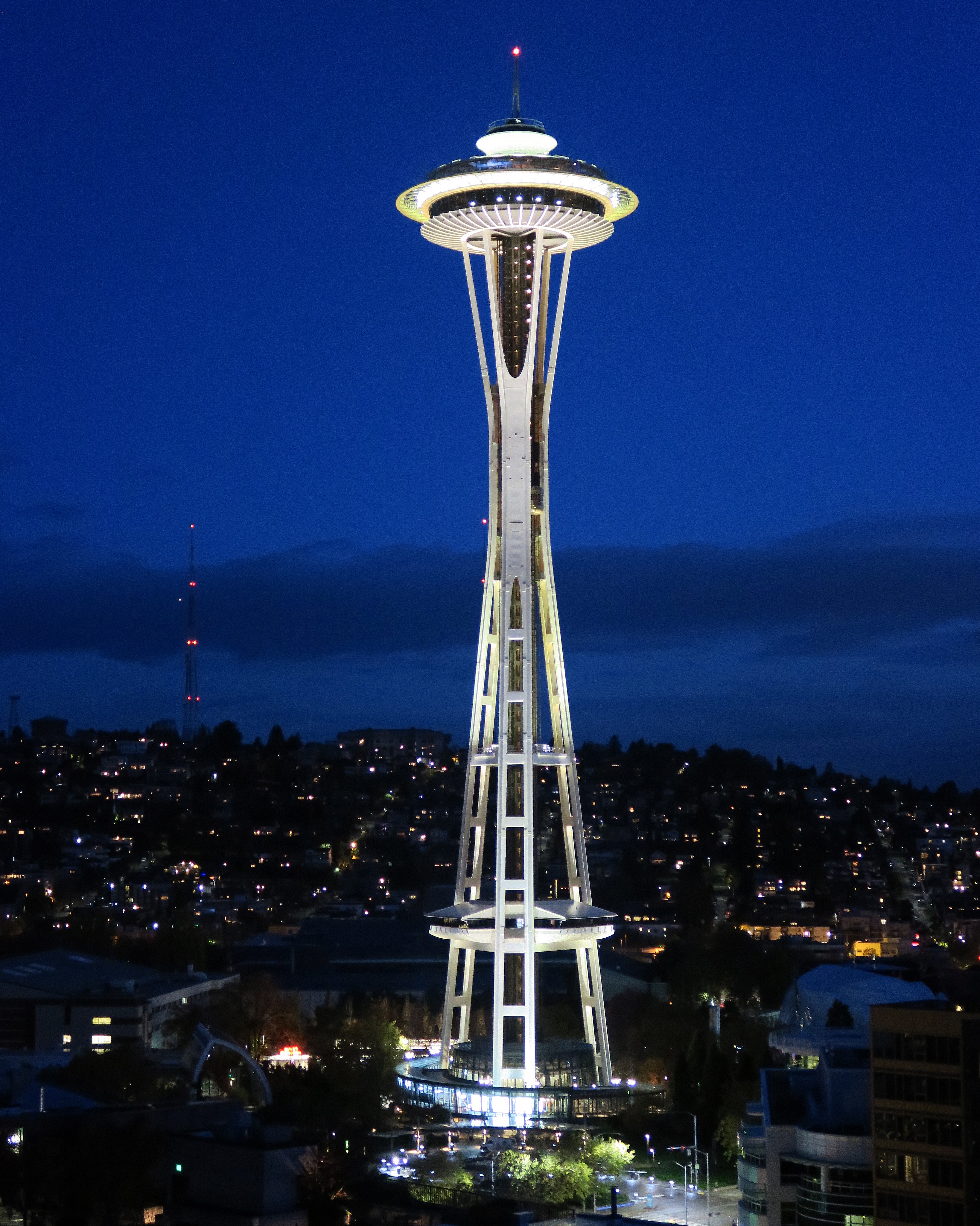 Спейс нидл. Сиэтл Space Needle. Спейс Нидл Сиэтл высота. Сиэтл телебашня.