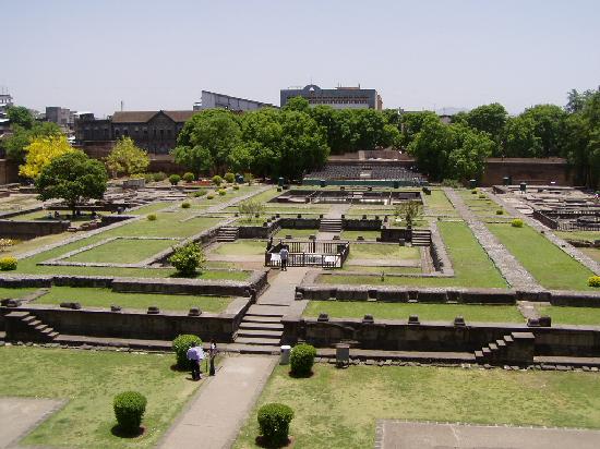 File:Shaniwar wada inside.jpg